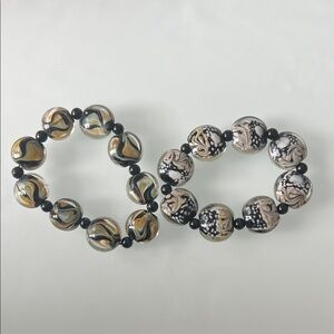 Handcrafted Black and Beige Swirl Glass Bead Bracelet